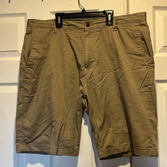 Men’s Volcom shorts - Picture 1 of 3